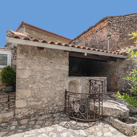 Villa Callisto- Elegant Restored Villa With Pool Yírion Exterior photo
