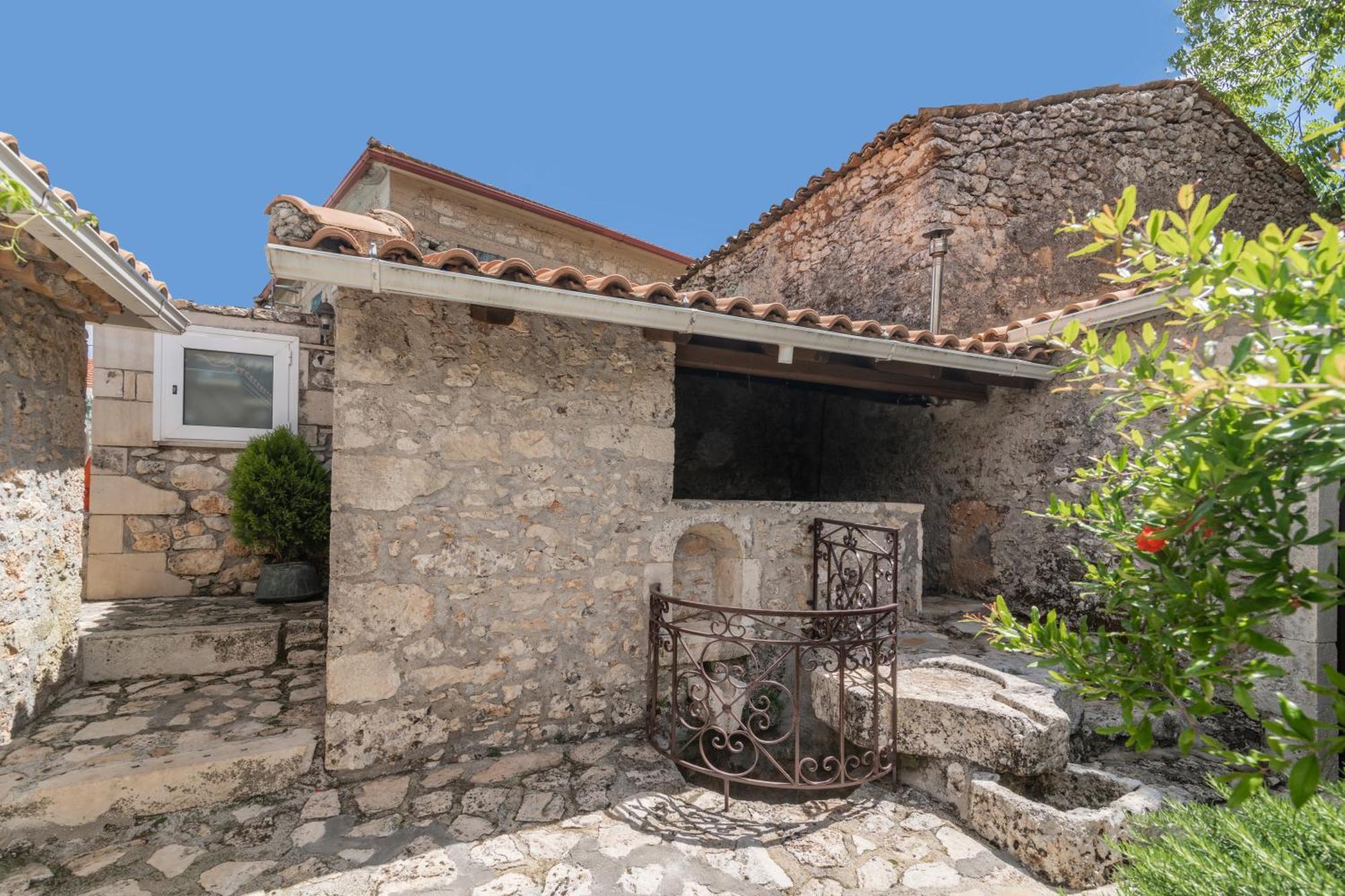 Villa Callisto- Elegant Restored Villa With Pool Yírion Exterior photo