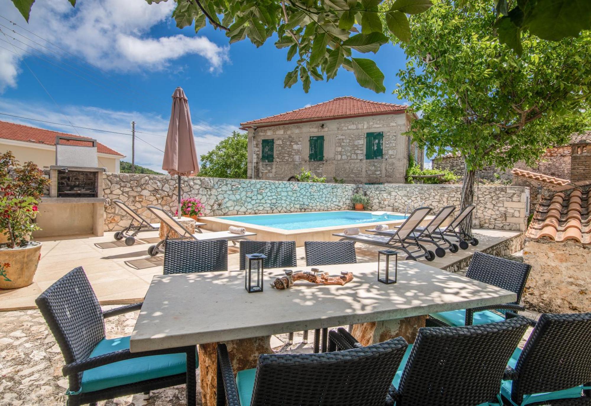Villa Callisto- Elegant Restored Villa With Pool Yírion Exterior photo