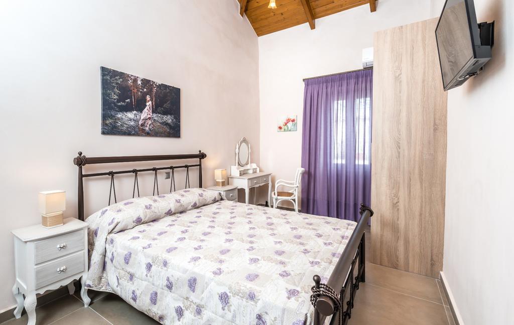 Villa Callisto- Elegant Restored Villa With Pool Yírion Exterior photo
