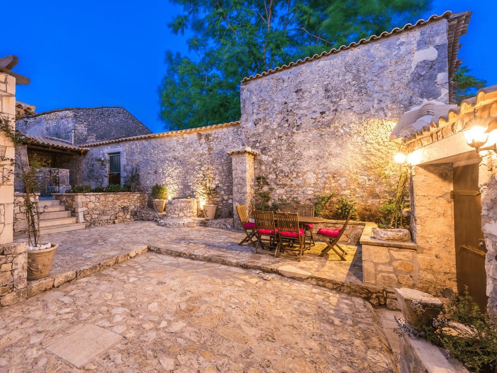 Villa Callisto- Elegant Restored Villa With Pool Yírion Exterior photo
