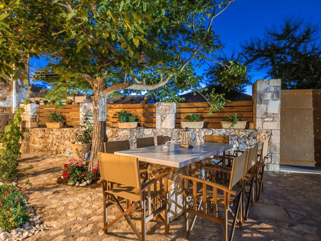 Villa Callisto- Elegant Restored Villa With Pool Yírion Exterior photo