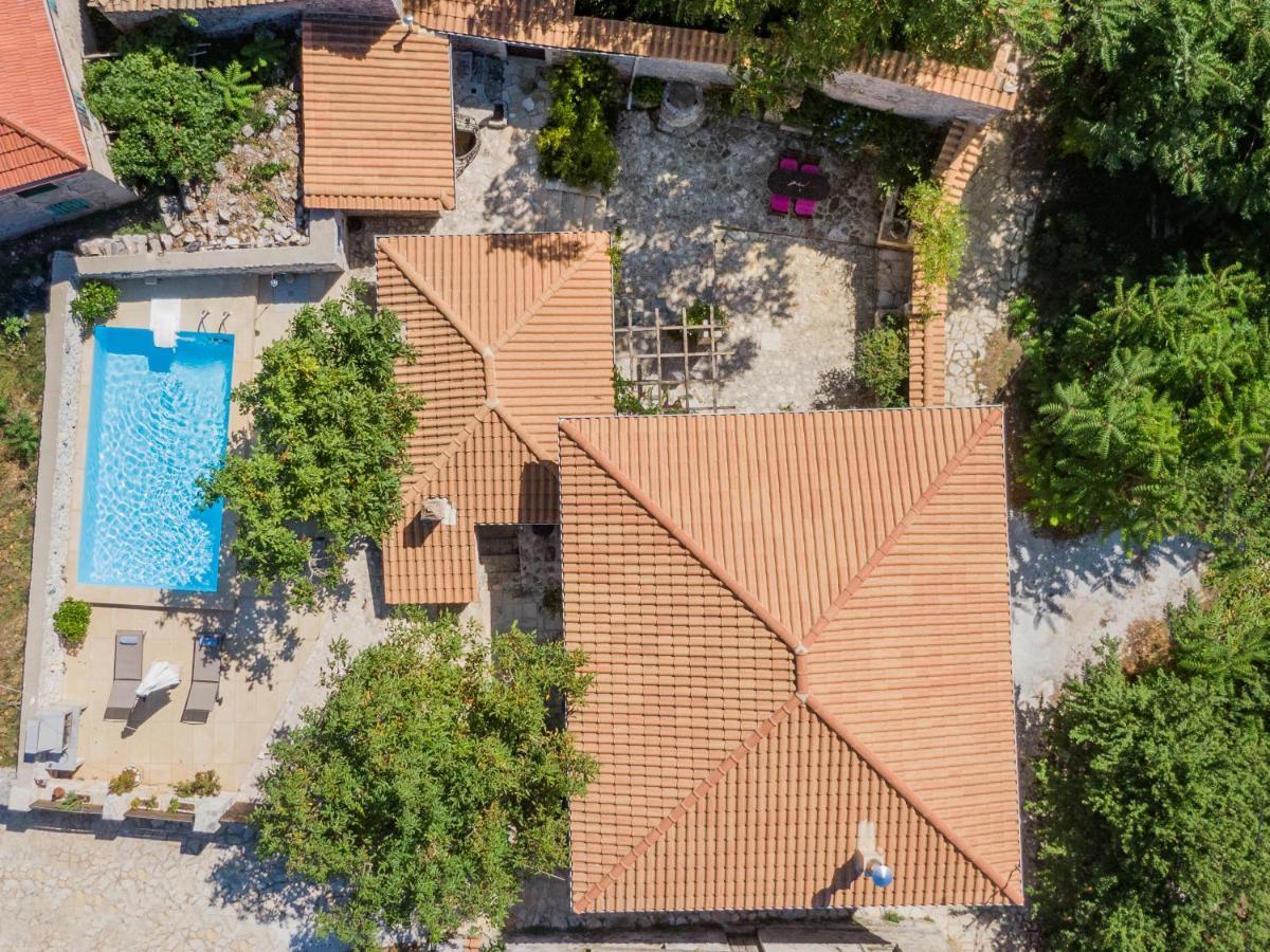 Villa Callisto- Elegant Restored Villa With Pool Yírion Exterior photo