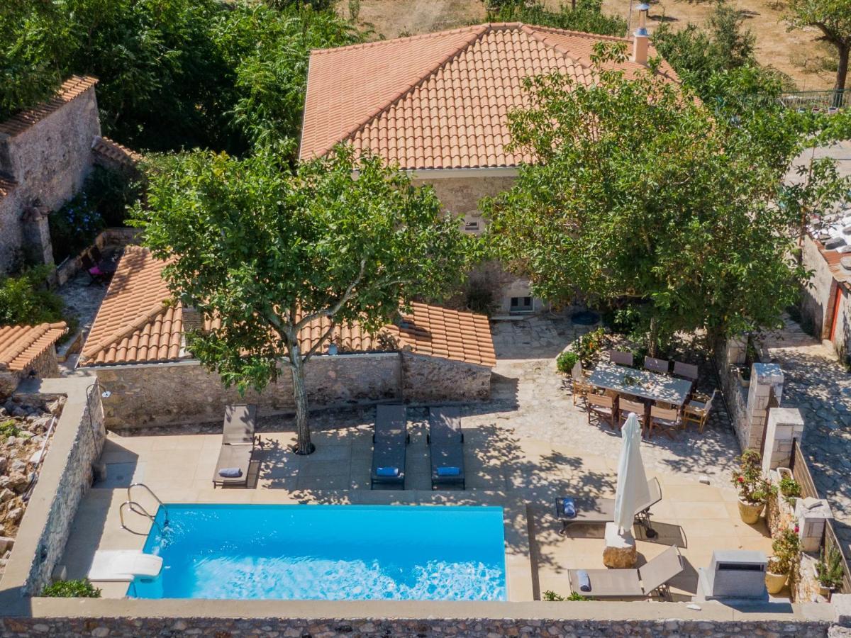 Villa Callisto- Elegant Restored Villa With Pool Yírion Exterior photo